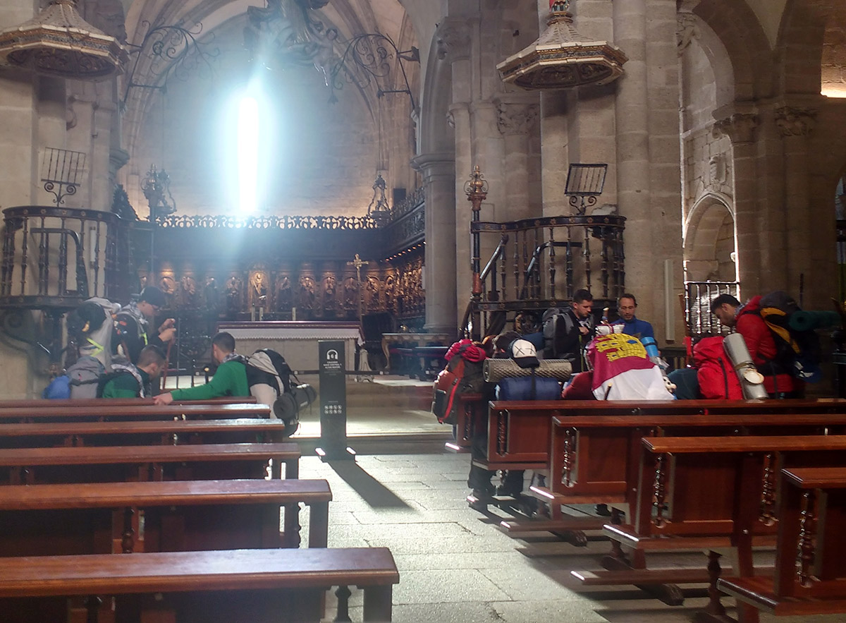 Grupo de peregrinos que conheci. Começaram na Catedral de Tui, na Espanha